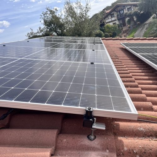 Infraestructura fotovoltaica para autoconsumo de hogar en Cáceres