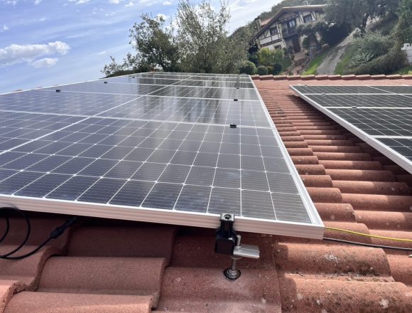 Infraestructura fotovoltaica para autoconsumo de hogar en Cáceres